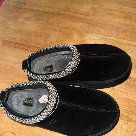UGG Black Slippers with Gray Trim - Picture 2 of 6